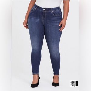 16R Torrid Bombshell Skinny Vintage Stretch High-Rise Jean